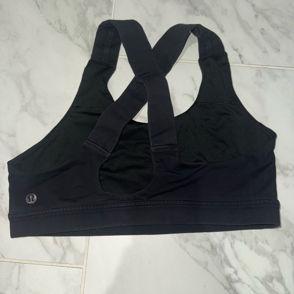 Lululemon women’s sports bra